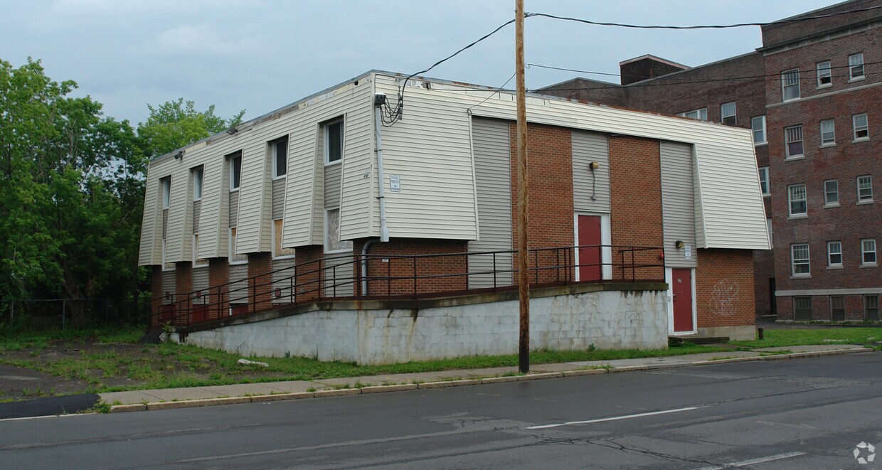 Building Photo - 139 Seymour St