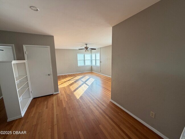 Foto del edificio - 321 Ribault Ave