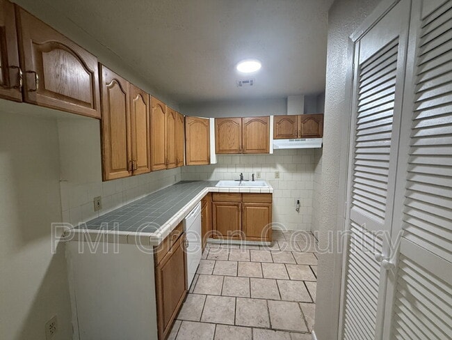 Foto del edificio - 3741 N Garrison Ave