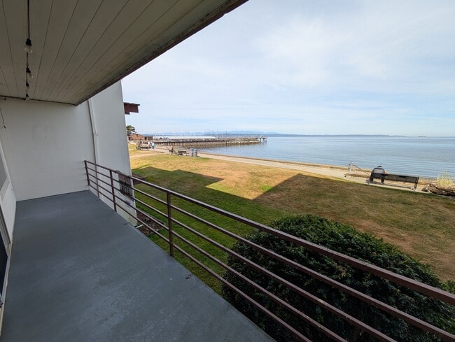 Building Photo - 250 Beach Pl
