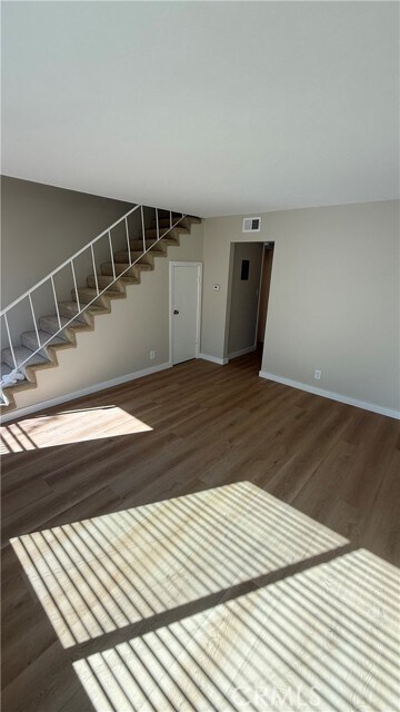 Foto del edificio - 2445 Elden Ave