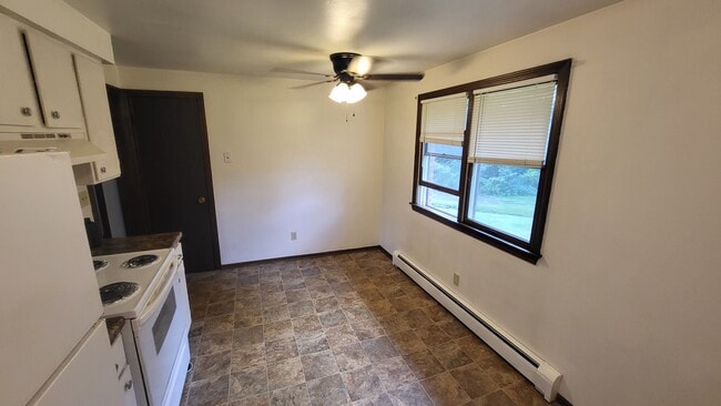 Building Photo - 60 Meadowbrook Cir