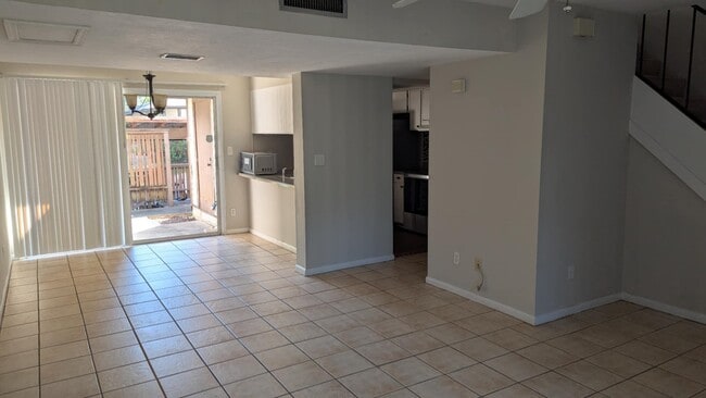 Foto del edificio - 410 Westwood Dr