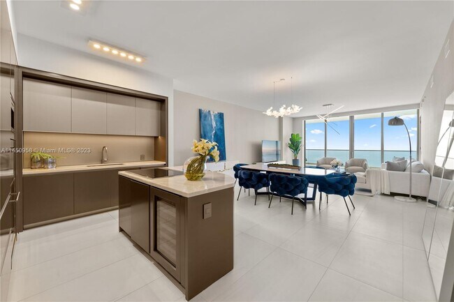 Foto del edificio - 18975 Collins Ave
