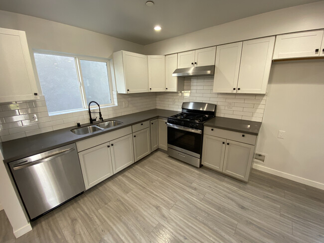 kitchen - 4325 E 58th St