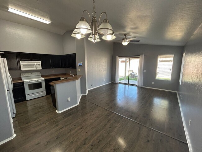 Building Photo - 15808 W Yavapai St