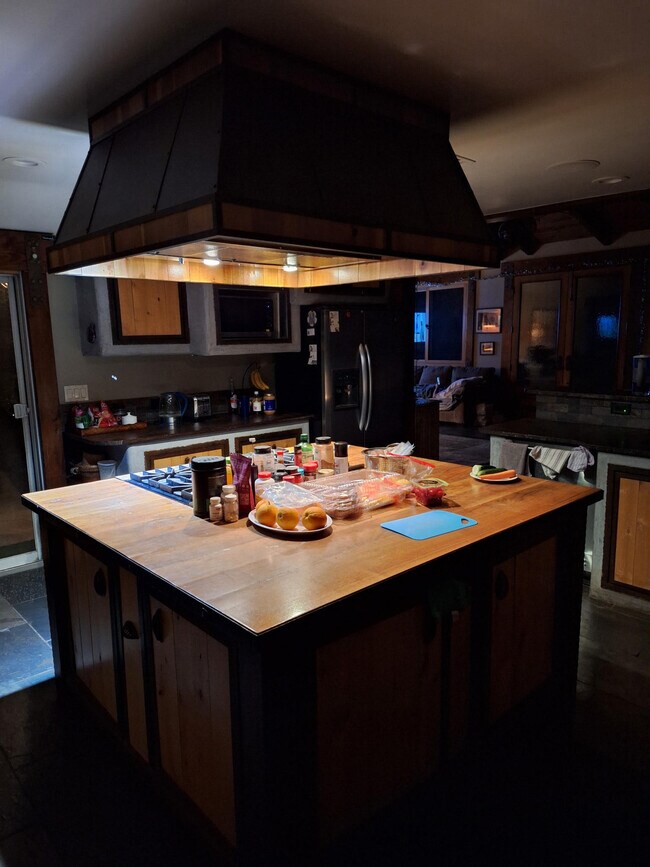 Foto del edificio - 10128 McBroom St