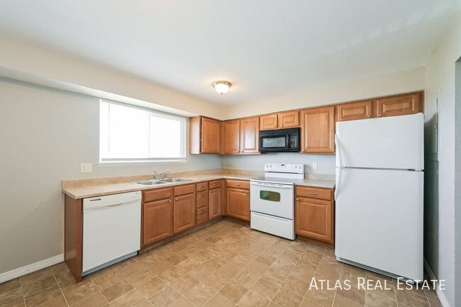 Building Photo - 960 Bishop Ct