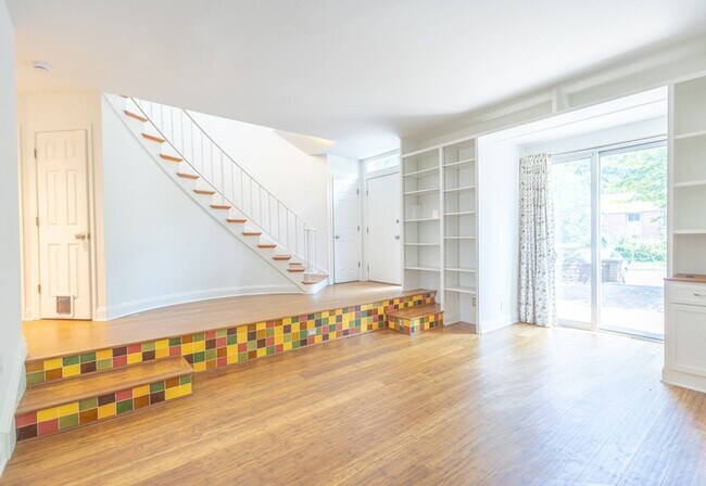 Building Photo - Lovely 3 BR/2.5 BA Townhome in Columbia!