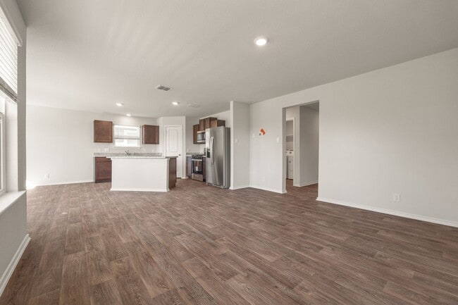 Building Photo - REDUCED DEPOSIT!!!   Brand New Home in Val...