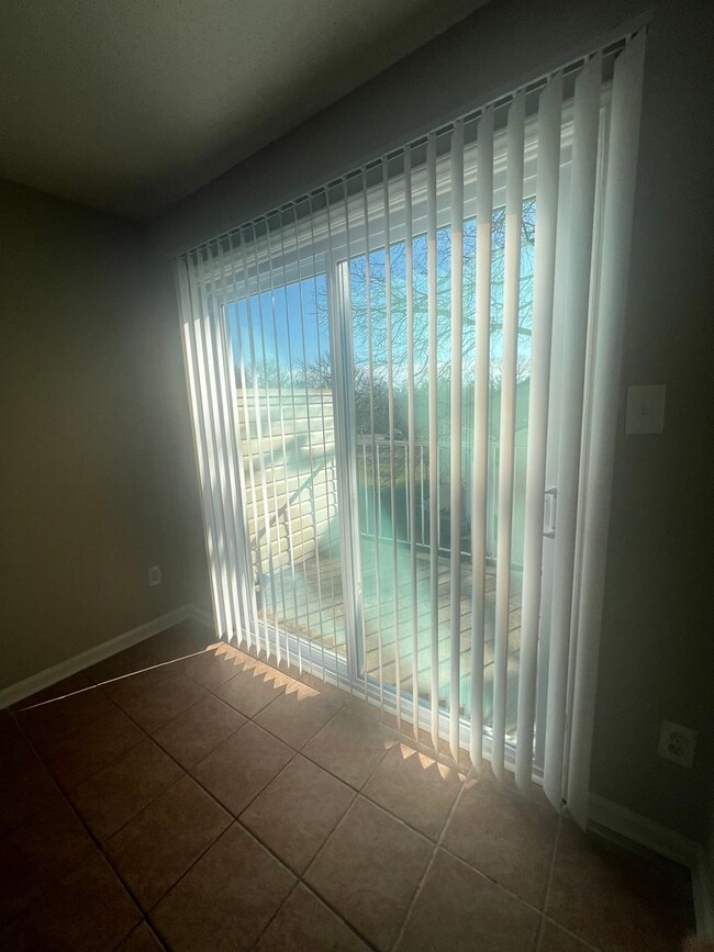 Foto del edificio - 2 Bedroom/ 1 Bathroom $1150.00