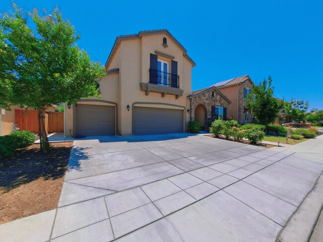 Foto del edificio - Now Available: 2-Story Clovis Home with 4 ...