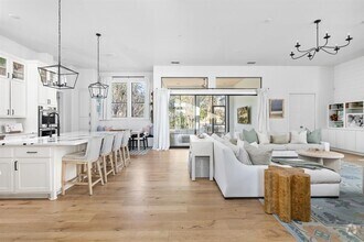 Building Photo - 613 Golden Bear Dr