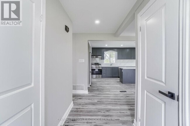 Photo du bâtiment - 643 S Townline Rd