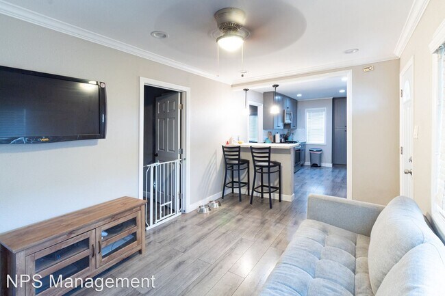 Foto del edificio - 2 br, 1 bath Apartment - 907 N Evergreen A...