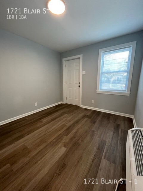 Building Photo - This furnished One-Bedroom Apartment Can B...