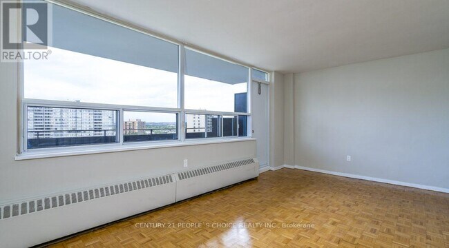 Photo du bâtiment - 6161 Bathurst St