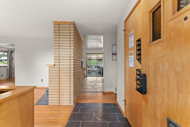 Foto del edificio - 6532 N Drumheller St