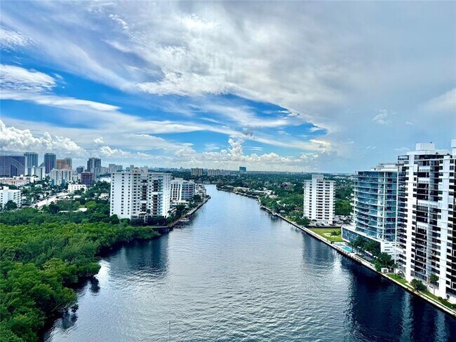 Foto del edificio - 2800 E Sunrise Blvd