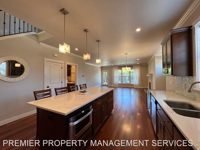Building Photo - 3 br, 2.5 bath House - 926 Robin Hood Ave
