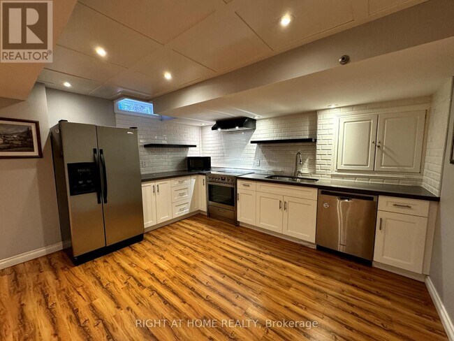 Photo du bâtiment - 4808 Lighthouse Ct