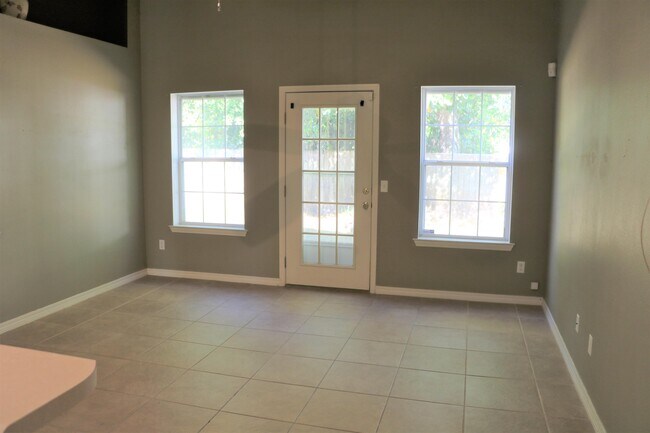 Foto del edificio - 1784 Ivalea Cir