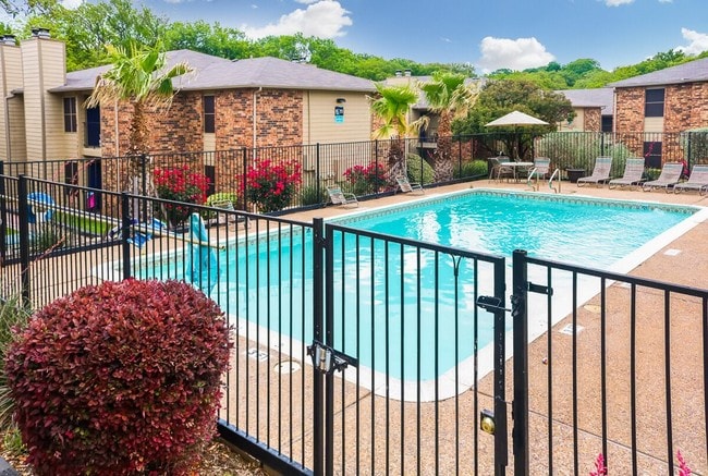 Building Photo - Riverwood Apartments
