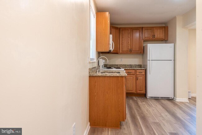 Foto del edificio - 6068 Shady Side Rd