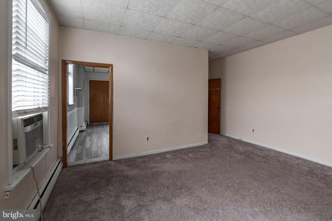 Building Photo - 1325 W Porter St