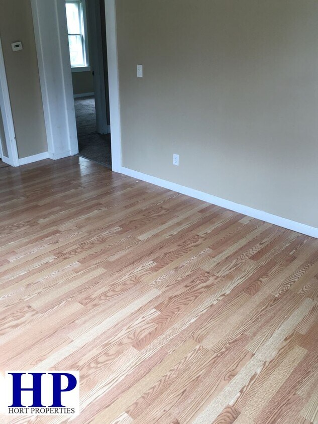 30 C St Unit Upstairs, Charleston, IL 61920 Room for Rent in