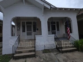 Building Photo - 517 S Genois St