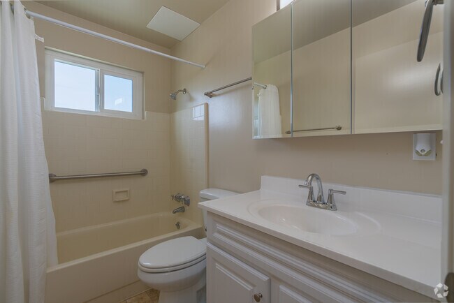 2BR, 1BA - 700SF - Bathroom - Sunrise Apartments