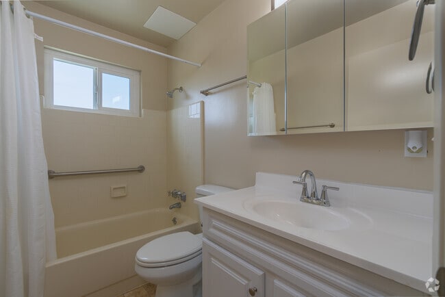 2BR, 1BA - 700SF - Bathroom - Sunrise Apartments