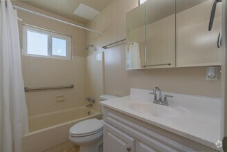 2BR, 1BA - 700SF - Bathroom - Sunrise Apartments
