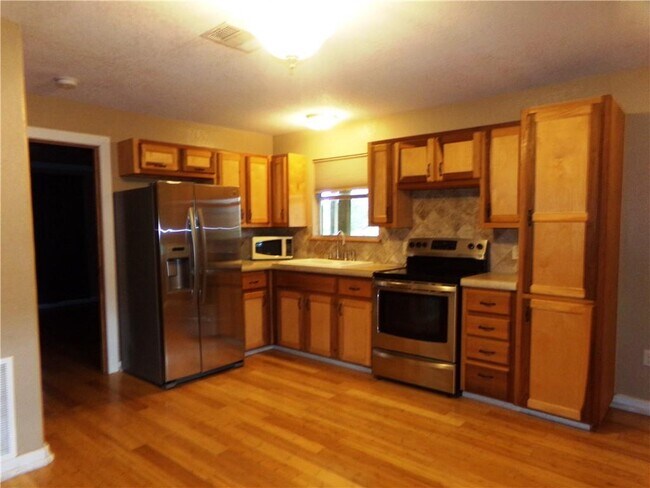 Building Photo - 442 Balch Rd
