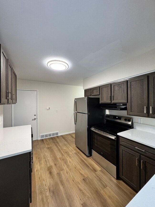 Kitchen - 2025 Burton Ave