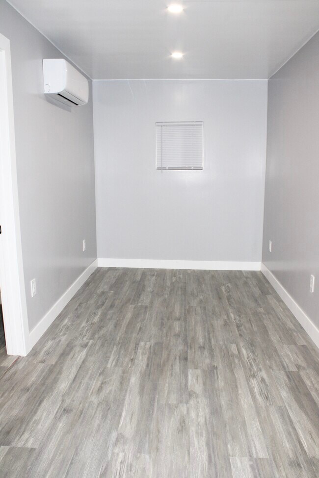 Building Photo - 10252 Vena Ave