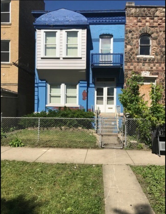 Building Photo - 1916 S Sawyer Ave