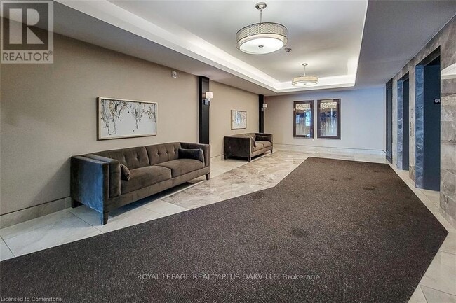 Building Photo - 101-101 Shoreview Pl
