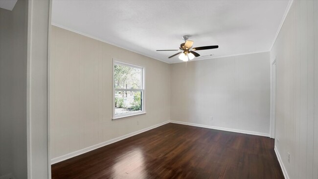Building Photo - 542 W Thorain Blvd