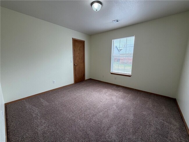 Foto del edificio - 607 N Main St