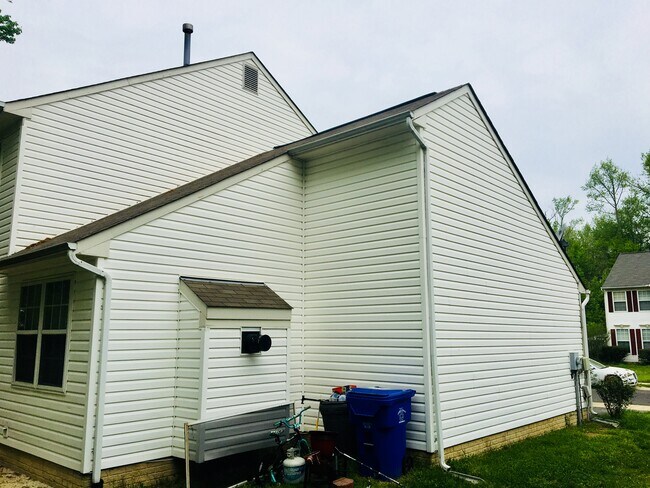 Building Photo - 3063 Lake Hill Ct
