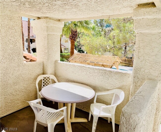 Building Photo - 2611 Durango Dr