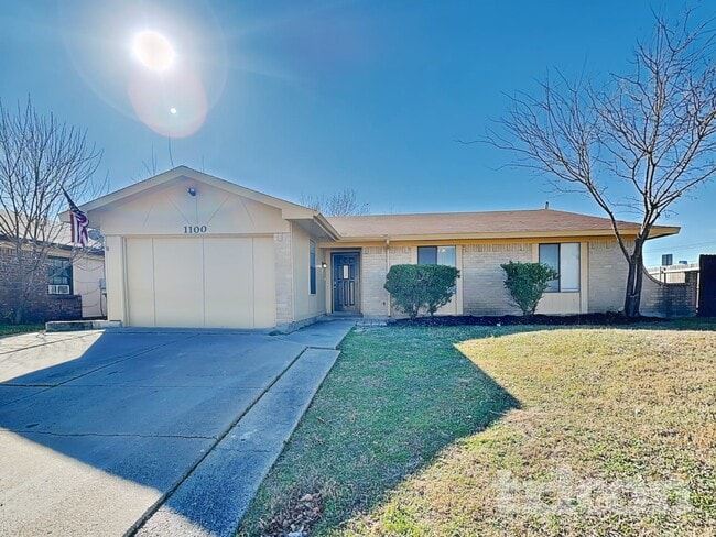 Building Photo - 1100 Green Hill Dr