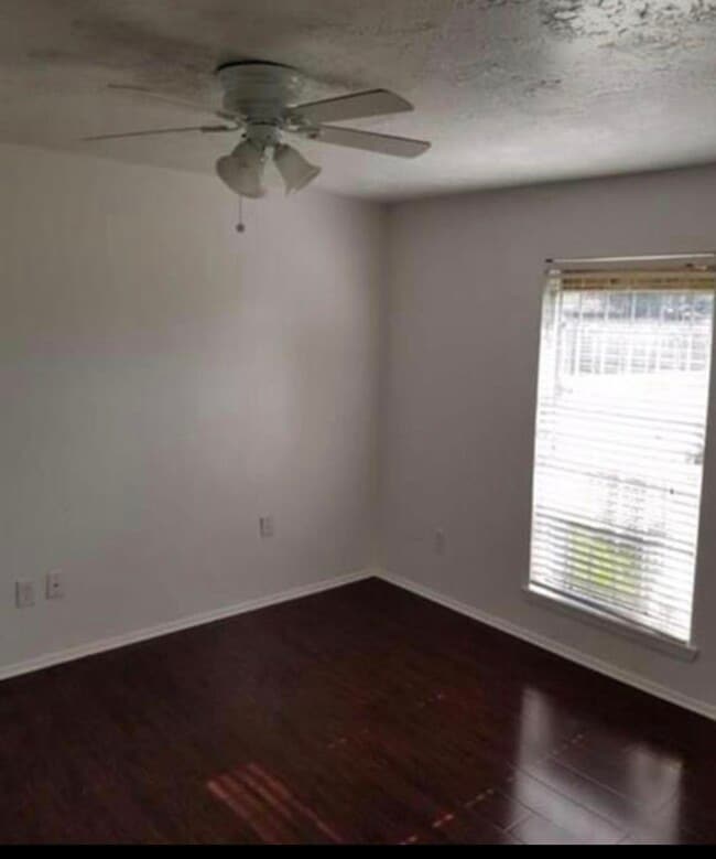 Foto del edificio - 15221 Buckle Ln