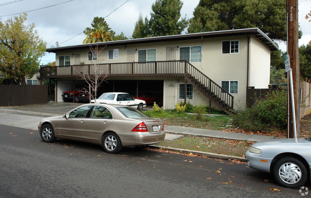 Primary Photo - 493 Franklin St