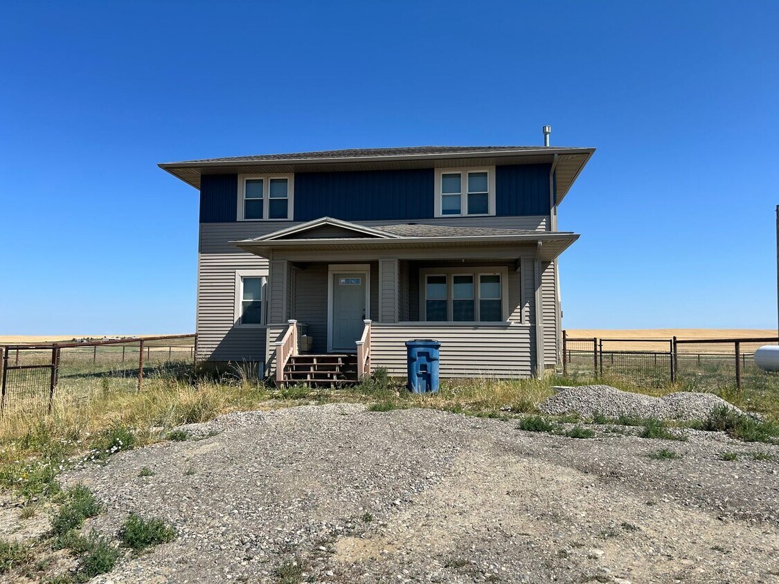 Foto principal - 4 bed 2 bath Home out in the Country