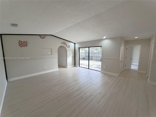 Building Photo - 1439 Captains Walk