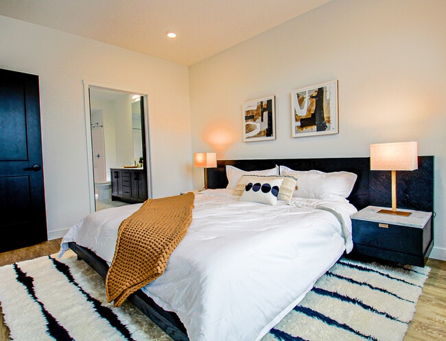 Building Photo - 320 East College Avenue