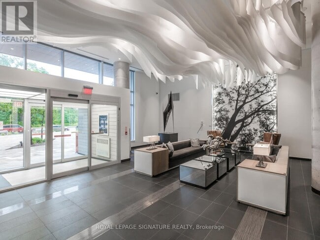 Photo du bâtiment - 1830 Bloor St W